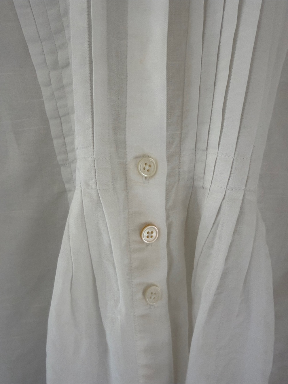 Women’s Cabi white tuxedo shirt size medium - Picture 4 of 4